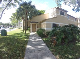 9445 Palm Cir N, Pembroke Pines, FL 33025