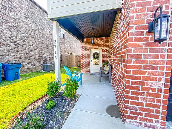 2nd image of 2716 SW Livingston Sq
