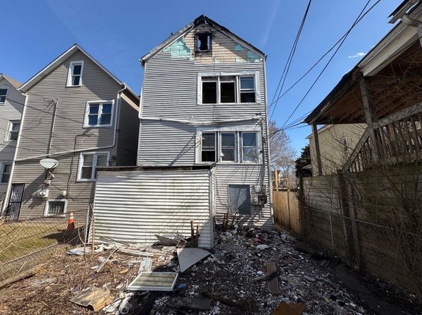 chicago-illinois-2120522629 picture