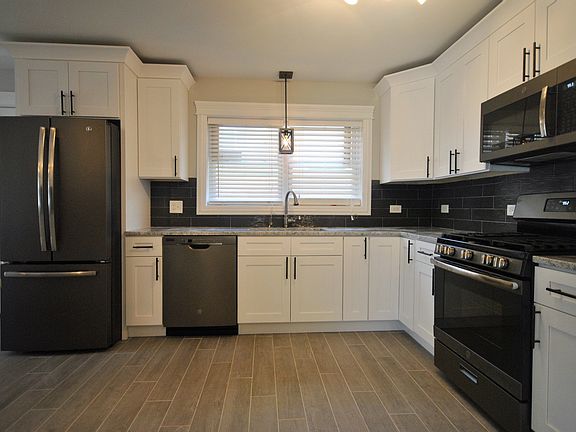 5th image of 14900 Grant St