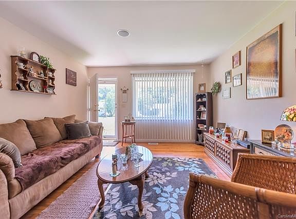4th image of 1510 Fern Forest Dr