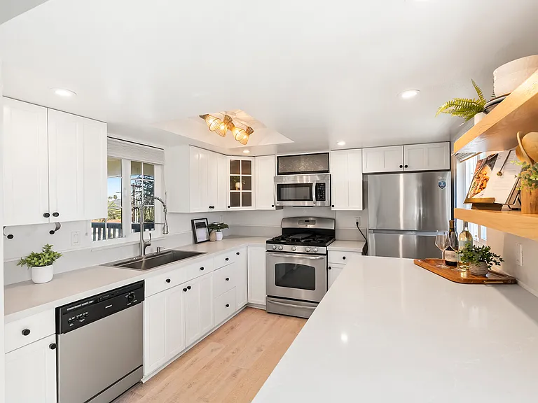259 Donax Ave #F — Photo 8
