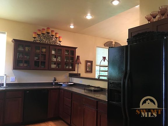 3rd image of 75 W Dooley Ln