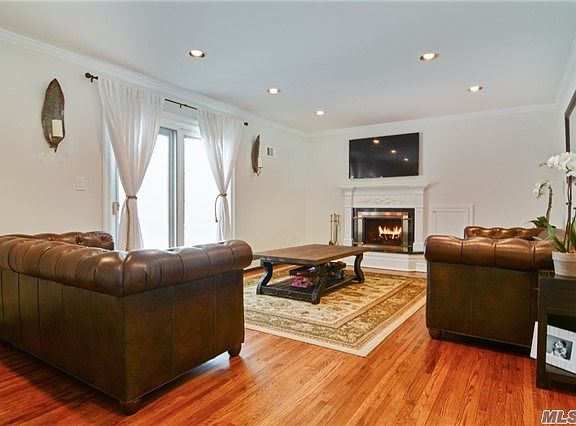 4th image of 2 Jeanine Ct