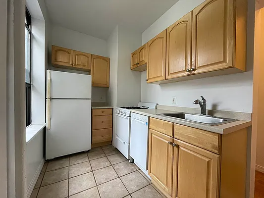 Rented by HOLTON REAL ESTATE INC. | media 16