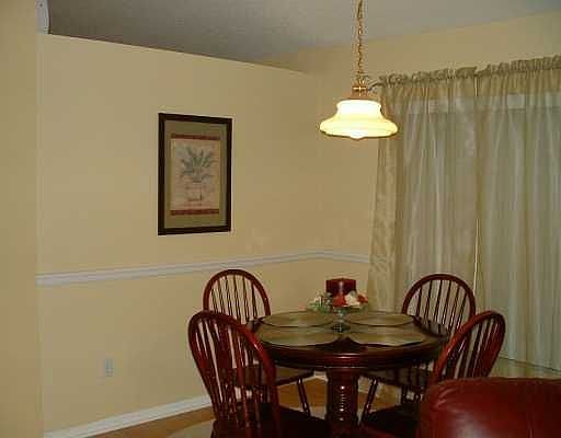 Breakfast /Dining area