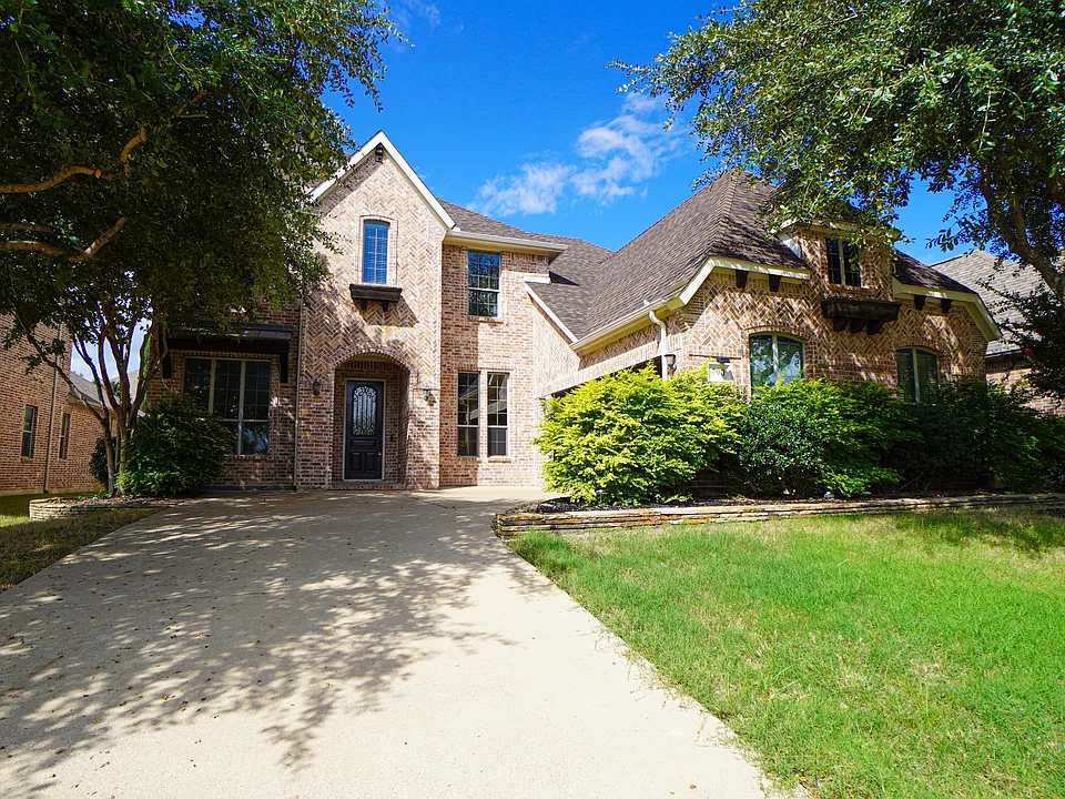 790 York Dr
