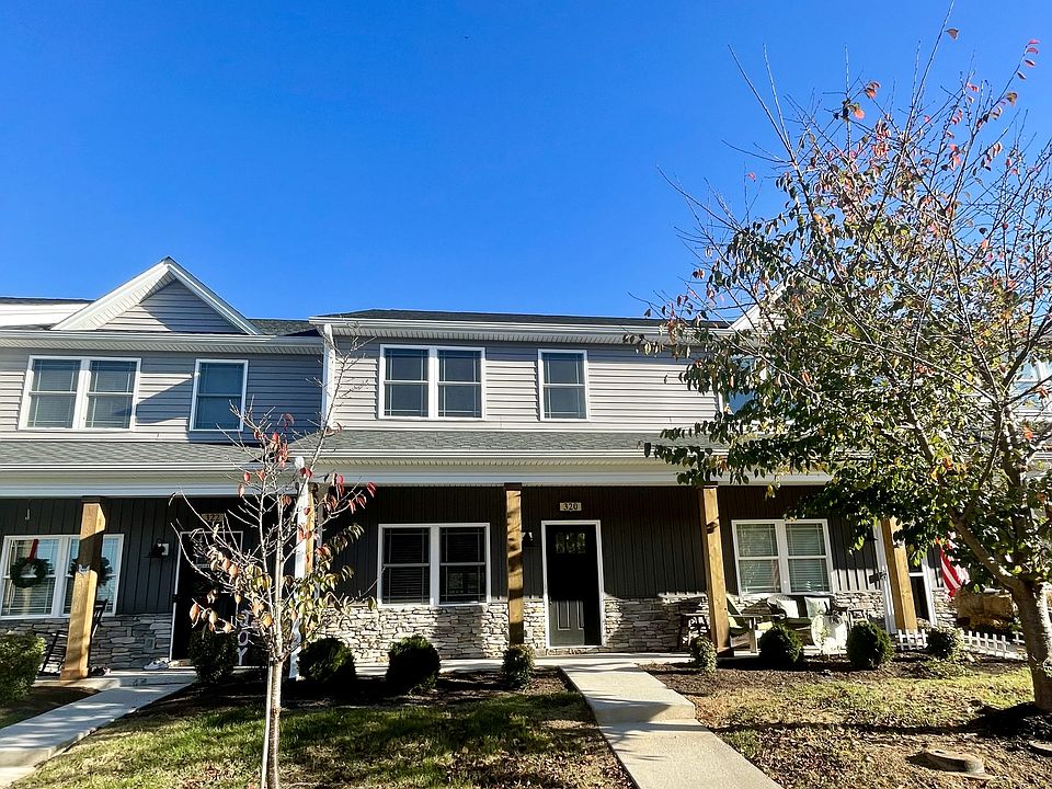 1st image of 320 Meridian St #1