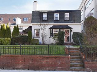 19 Barstow Rd APT A, Great Neck, NY 11021