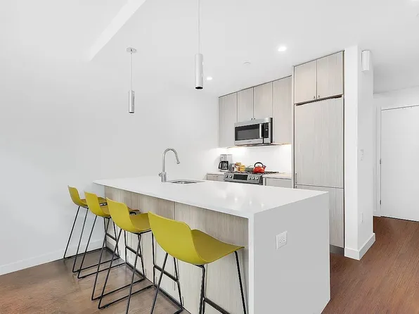 34-32 35th St #3F, Astoria, NY 11106