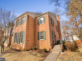 10360 Hampshire Green Ave, Fairfax, VA 22032