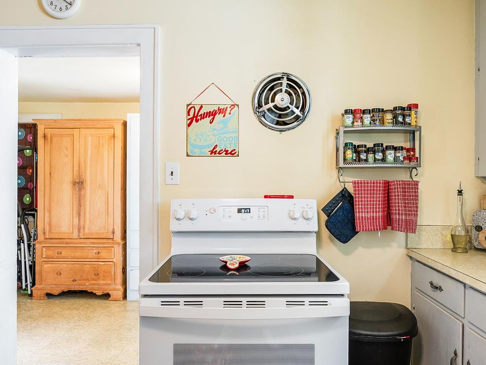 19th image of 1231 Oakwood St