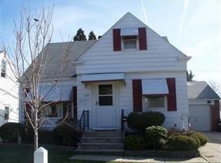 1627 Roselawn Rd, Mayfield Heights, OH 44124