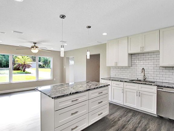 4th image of 1520 Robinson Dr N