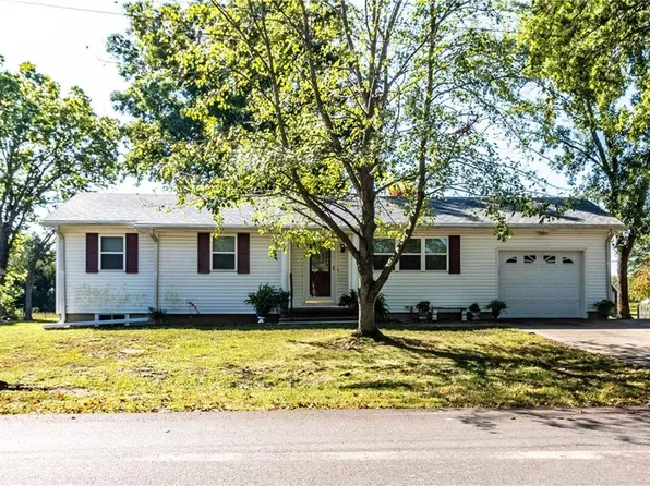 305 Hillcrest Dr, Windsor, MO 65360