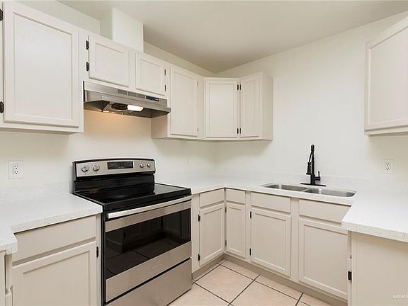 3rd image of 403 McAllen St