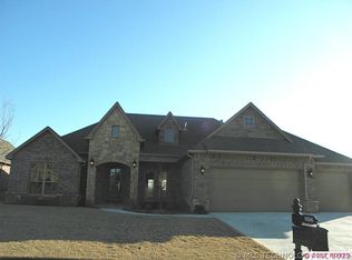 9506 E 92nd St, Owasso, OK 74055