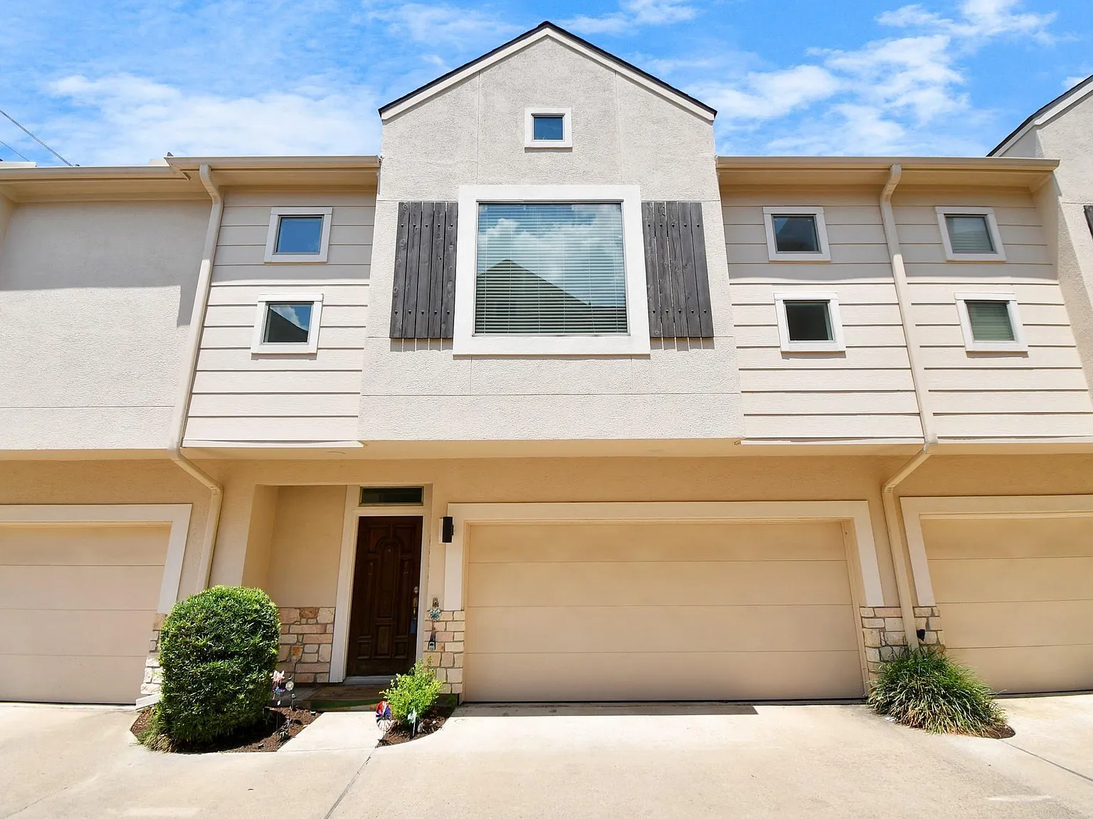 3 bed, 2.0 bath, 1524 sqft, $2,600 — Photo 2