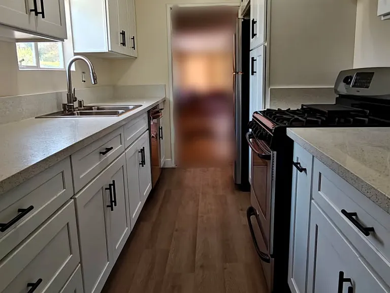 2201 Oakhaven Dr — Photo 3