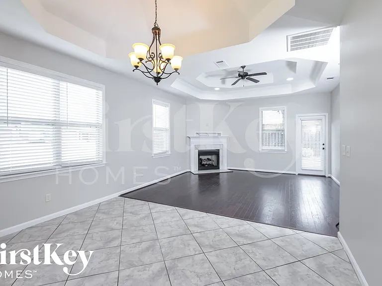 3591 Grand Central Ave — Photo 4