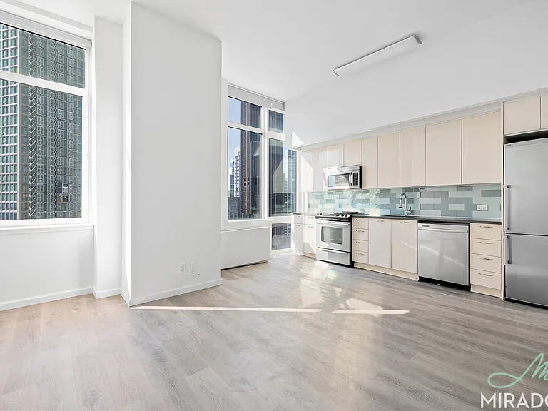 80 Dekalb Ave #34P — Photo 5