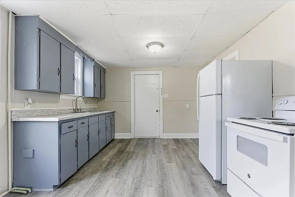935 Sabattus St — Photo 2