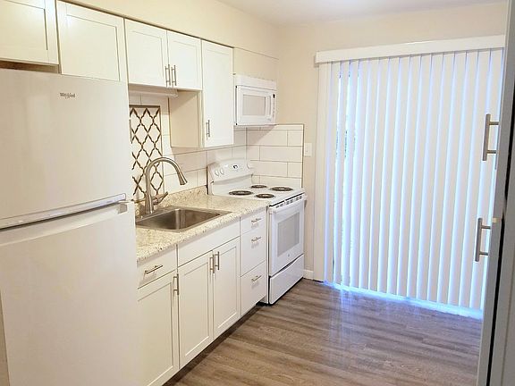2nd image of 405 New York Ave #405