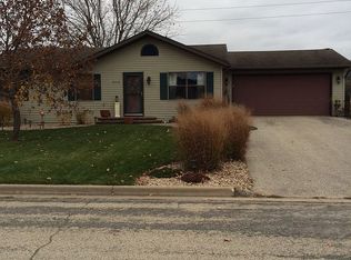 3015 S Pleasant Dr, Holmen, WI 54636