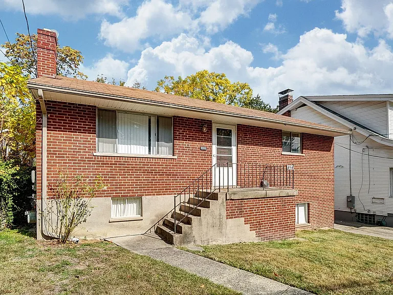 454 Warner St — Photo 32