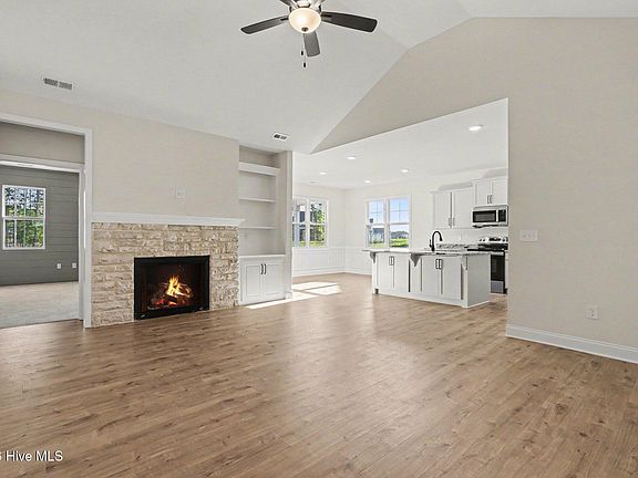 5th image of 140 Red River Drive
