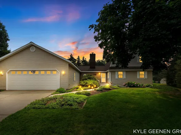6392 Blue Jay Ln, Holland, MI 49423