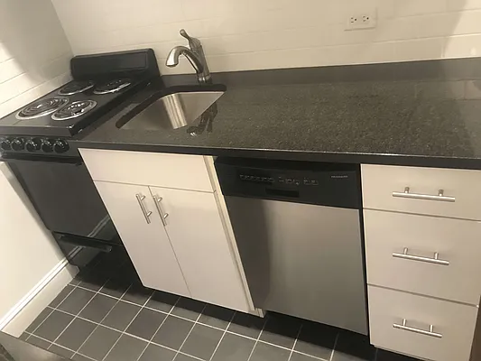 Rented by Metropolis Real Estate of Manhattan | media 29