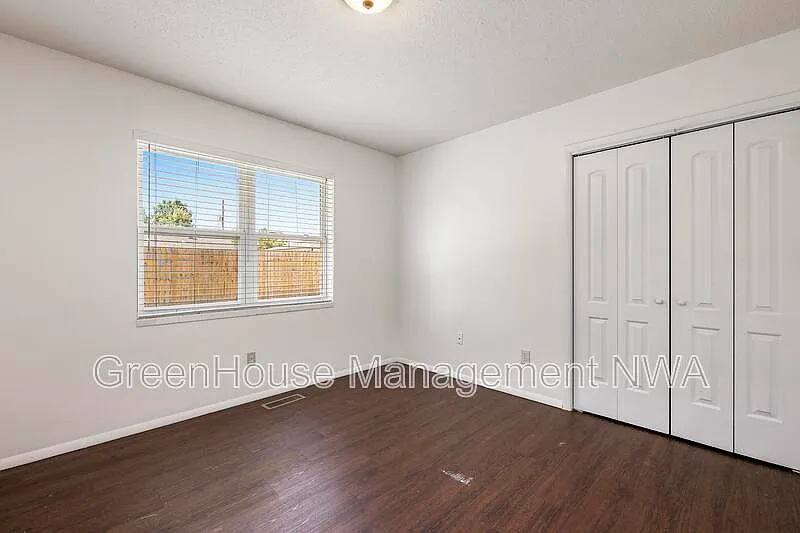 3 bed, 1.5 bath, 1522 sqft, $1,540 — Photo 4