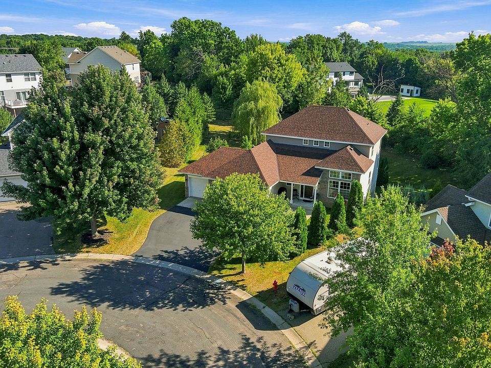 1st image of 563 Summit Ave