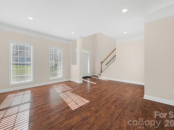 3rd image of 2912 Tallard Ln