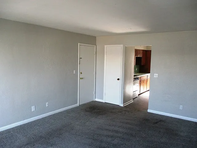 227 Robinhood Ln — Photo 4