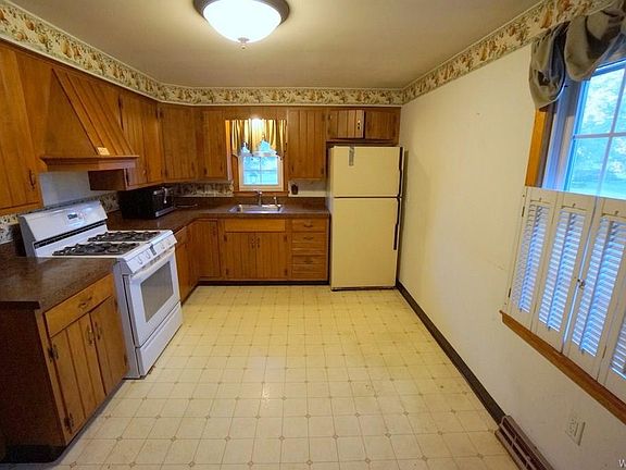 4th image of 36 Hillcrest Dr