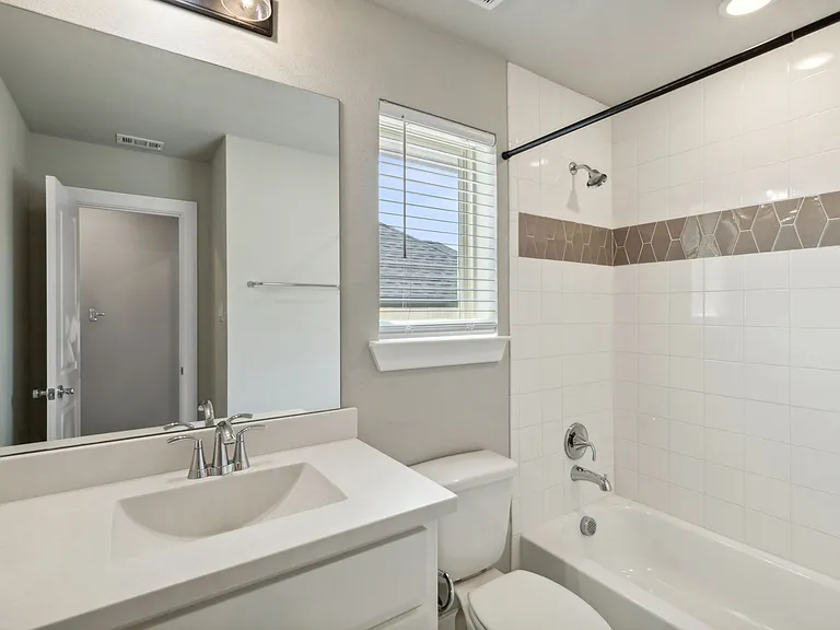 4131 Sandhills Ln — Photo 36