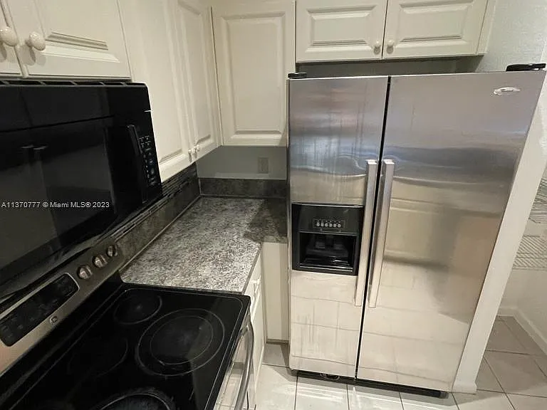 2020 Freeport Dr #2020 — Photo 8