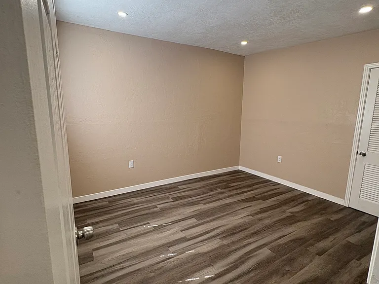 83 Glenmont Dr W #0 — Photo 5