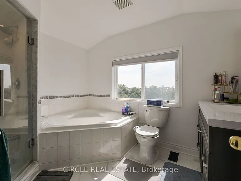 20 Spadina Rd #20 — Photo 33