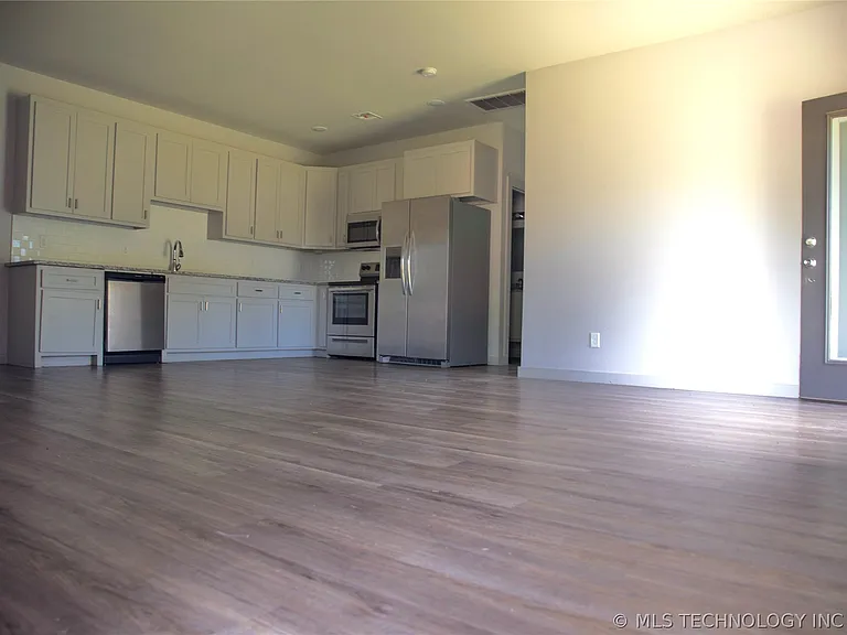 1815 N Saint Louis Ave #A — Photo 3