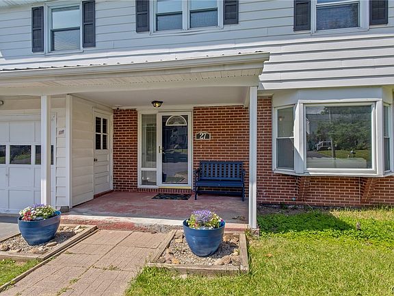 2nd image of 27 McIntosh St