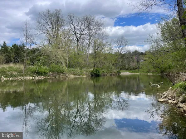 1605 Hidden Hollow Dr, Kearneysville, WV 25430