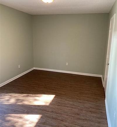 4th image of 649 Clinebrook Dr