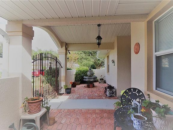 4th image of 21716 Royal St Georges Ln