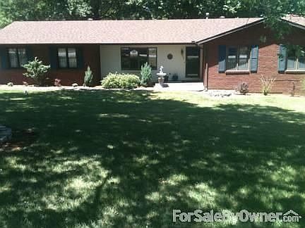 3B 2B Ranch on 1acre private rd in town!
						:
						Living area including laundry rm on main level 
2nd Ba, 2nd Fam Rm, downstairs
