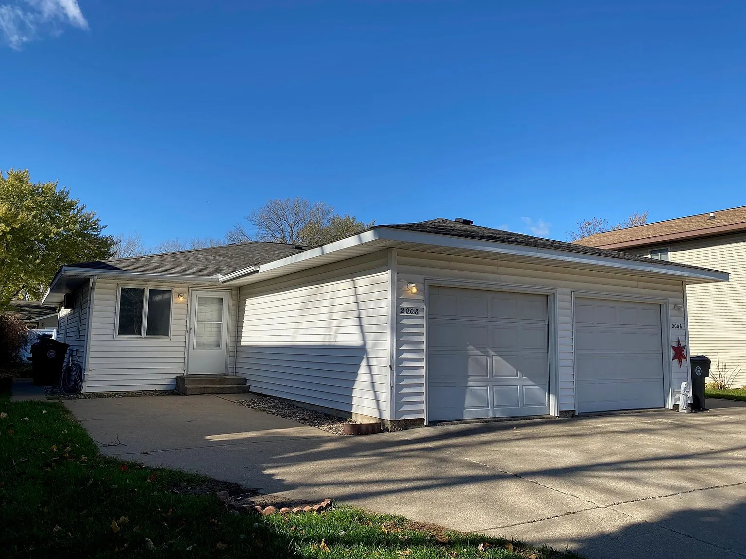 2 bed, 100 sqft, $1,125 — Photo 1