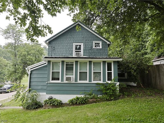 4th image of 733 Critchfield St