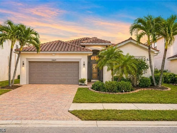 2469 Heydon Cir E, Naples, FL 34120